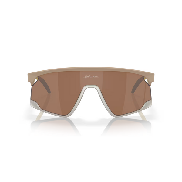 Сонцезахисні окуляри Oakley BXTR Patrick Mahomes II Collection Matte Terrain Tan/Prizm Tungsten 0888392614834 фото